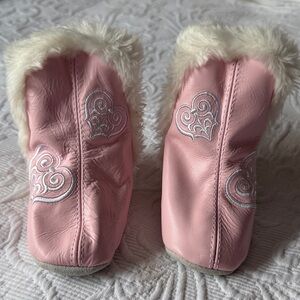 Robeez Pink leather boots w/ fluffy lining & heart embroidery. Size 12-18 mnth